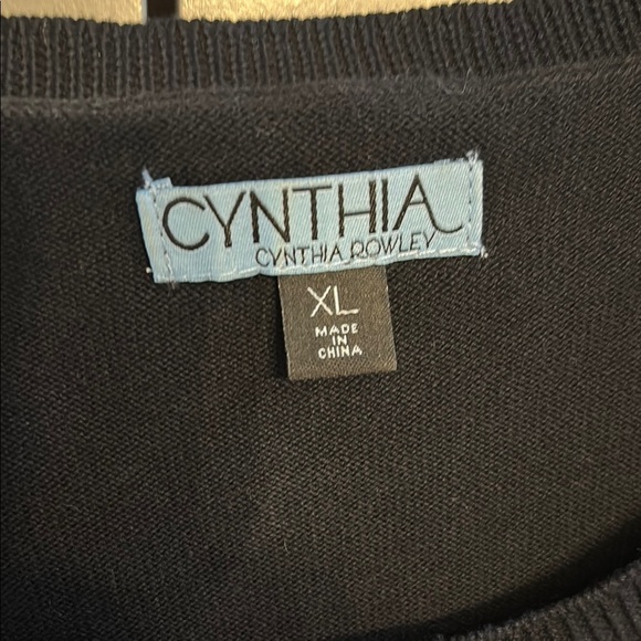Cynthia rowley Black Sweater with Blue Floral Design sz xl - Picture 3 of 6